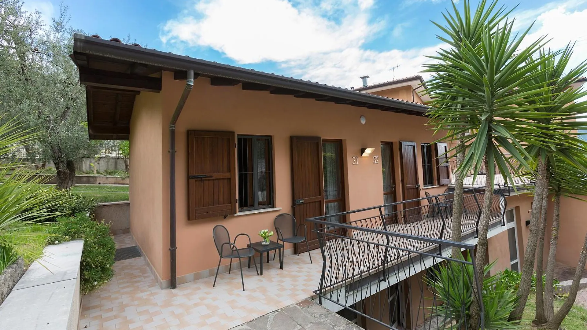 Hotel Livia Gargnano 3*,