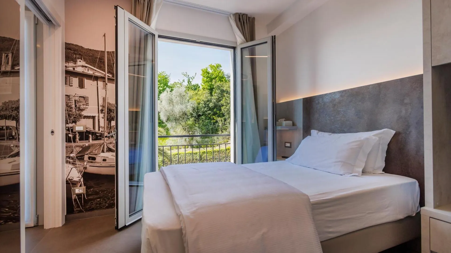 Hotel Livia Gargnano 3*,  Italy