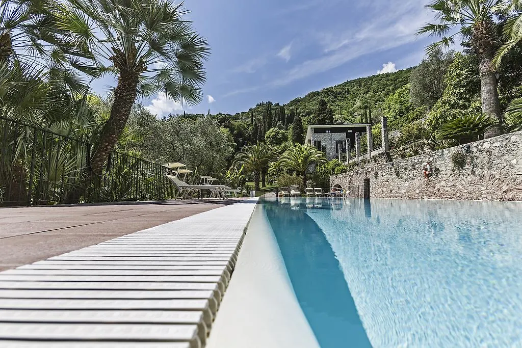 Hotel Livia Gargnano 3*,